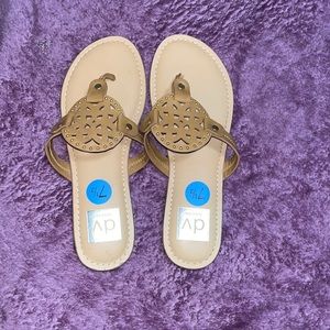 Dolce vita gotie sandals. Size: 7.5 in a tan color